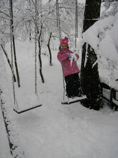 Jelena na snjeznoj ljuljacki