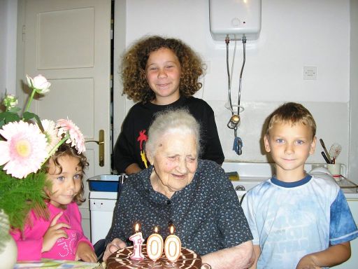 Baba Jelka - 100. rodjendan (Marta, Jelena, Dominik)