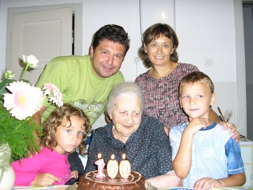 Baba Jelka - 100. rodjendan (Andrej, Natasa, Jelena, Dominik)